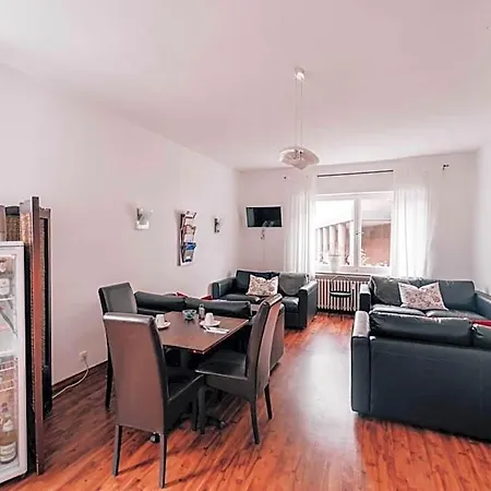 International Am Theater 3* מונסטר